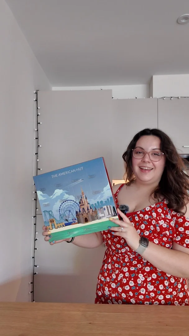 AD: The countdown to Disneyland is on and the excitement is building. I think this countdown calendar from @theamericanhut is such a creative and fun gift idea to get a Disney-lover into the Disney mood before time spent at the parks.Scent holds so many memories, and I can't explain it but these wax melts smell like anticipation, Mickey and fun times.Get your hands on your own countdown calendar on theamericanhut.co.uk or buy your favourite scent as a full size candle. Don't forget, if you sign up to their newsletter you get 10% off too!AD: Gifted product. No requirement to post. Thoughts and opinions are my own.VD: A white woman, with brown curled hair, wearing a red playsuit with white flowers stands in the kitchen. She is showing you a wax melt countdown calendar, which has photos of famous American landmarks on the front included the Disney castle.